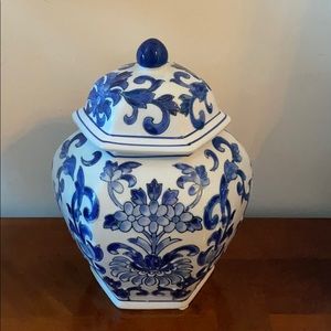 NWOT blue and white ginger jar